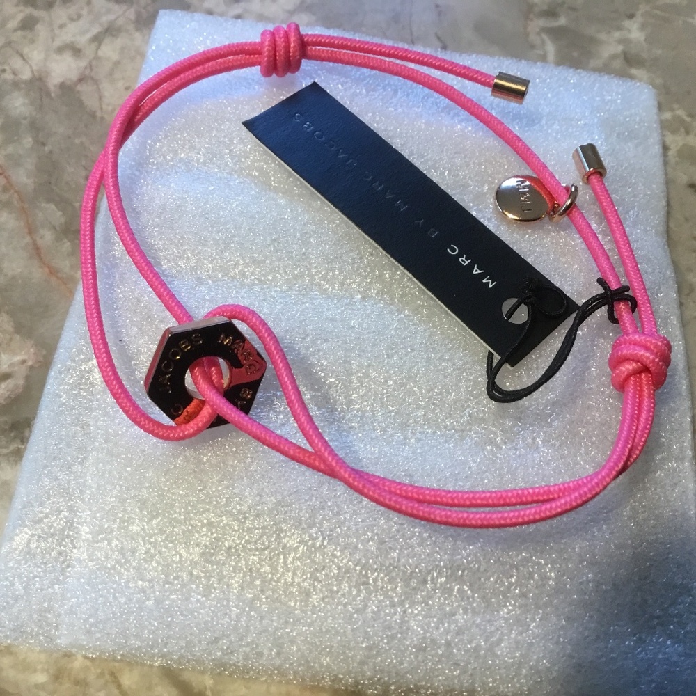 MARC by Marc Jacobs Women’s Pink KnockOut Bracelet NWT - Picture 2 of 7